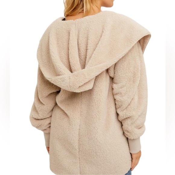 WOMENS HOODED PLUSH JACKET WITH POCKETS IN RED NWT - Picture 2 of 2